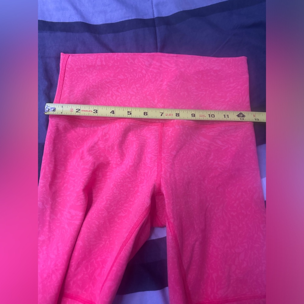 Lululemon HR shorts NWOT! Size 6 - Picture 5 of 9